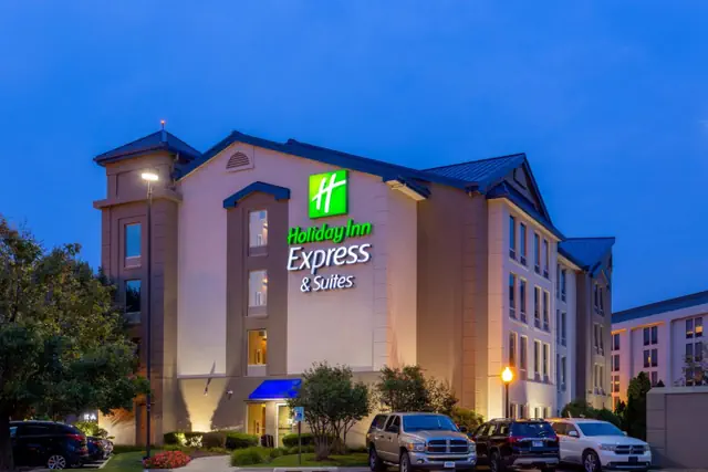 Photo 1 - Holiday Inn Express & Suites Chicago-Midway Airport by IHG