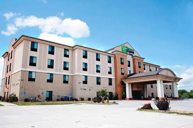Photo 1 - Holiday Inn Express and Suites Urbandale Des Moines by IHG