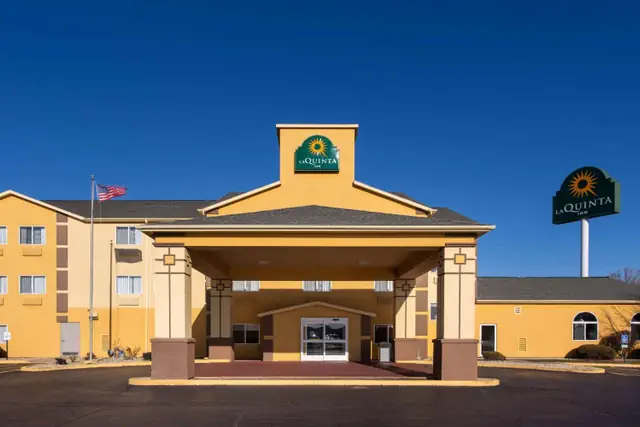 Photo 1 - La Quinta Inn & Suites by Wyndham Peru Starved Rock St Park