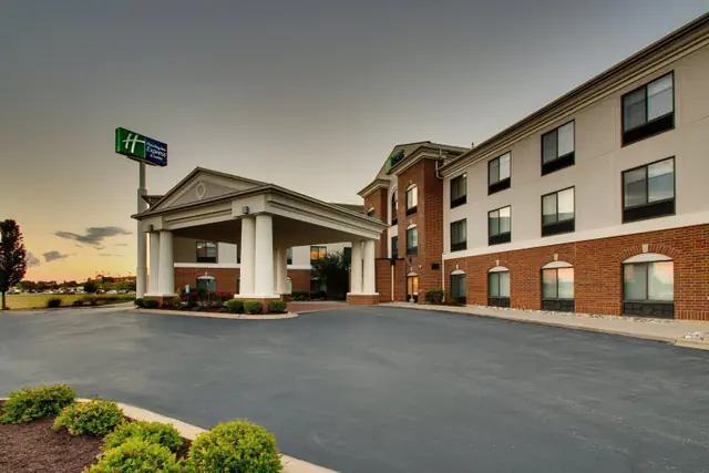 Photo 1 - Holiday Inn Express Hotel & Suites Morris by IHG
