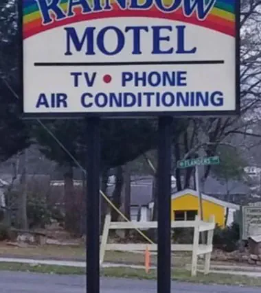 Photo 1 - Rainbow Motel