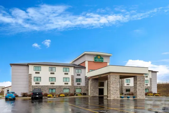 Photo 1 - La Quinta by Wyndham Batavia
