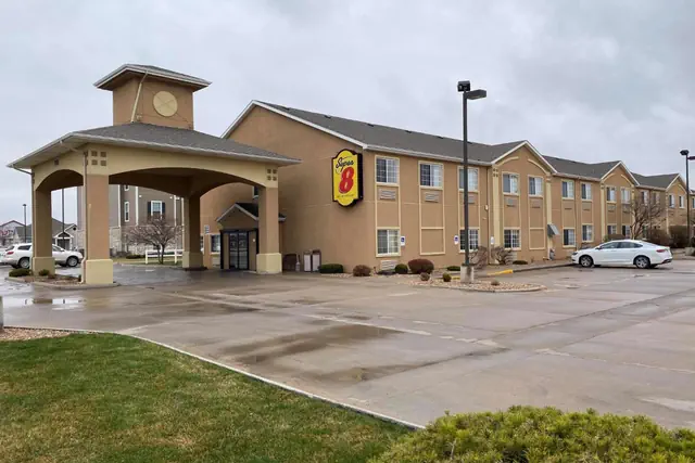 Photo 1 - Super 8 by Wyndham Great Bend