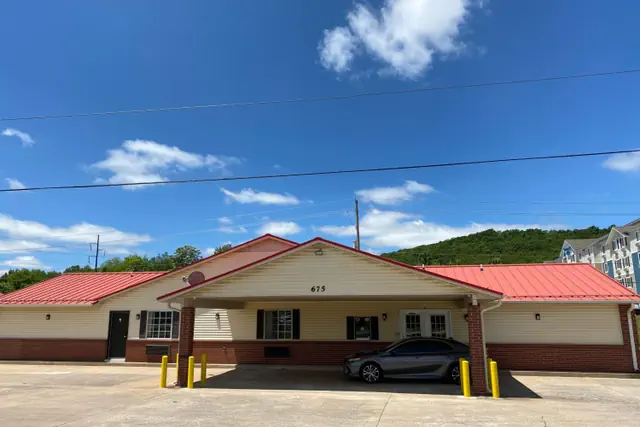 Photo 1 - Regency 7 Motel