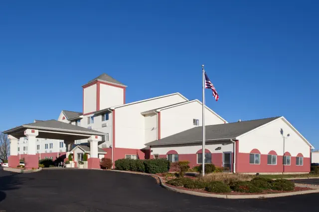 Photo 1 - Holiday Inn Express Mt. Vernon by IHG
