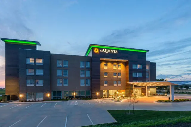 Photo 1 - La Quinta by Wyndham Altoona Des Moines