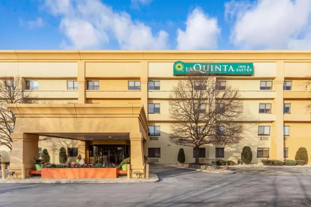 Photo 1 - La Quinta by Wyndham Chicago Tinley Park