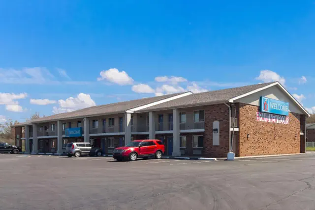 Photo 1 - Motel 6-Youngstown, OH