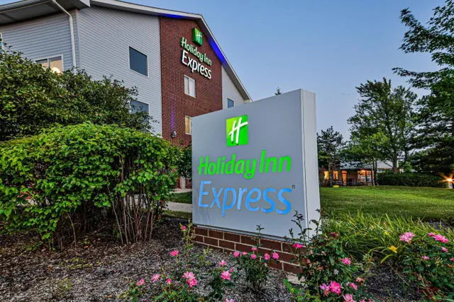 Photo 1 - Holiday Inn Express Chicago Northwest-Vernon Hills by IHG