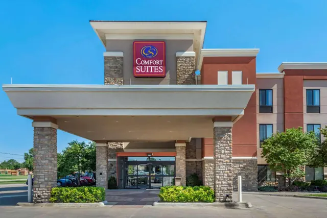 Photo 1 - Comfort Suites Manhattan