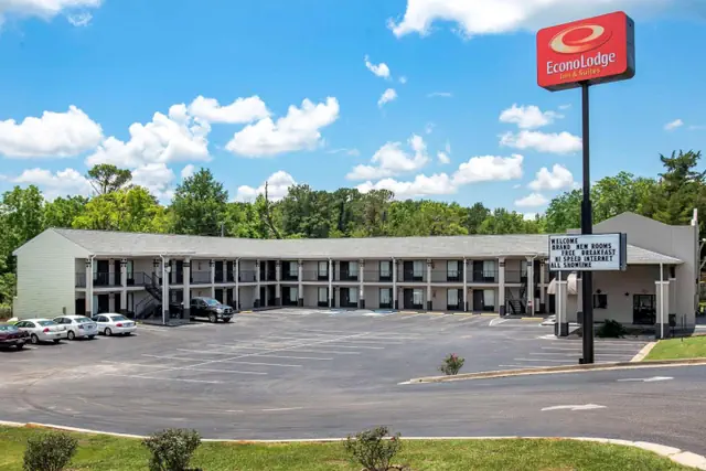 Photo 1 - Econo Lodge Inn & Suites Evergreen