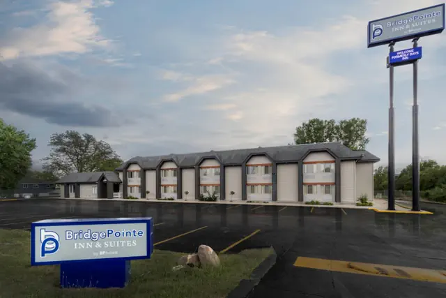 Photo 1 - BridgePointe Inn & Suites by BPhotels, Council Bluffs, Omaha Area