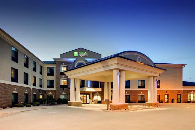 Photo 1 - Holiday Inn Express Peru-Lasalle Area by IHG
