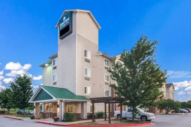 Photo 1 - HomeTowne Studios & Suites by Red Roof Bentonville