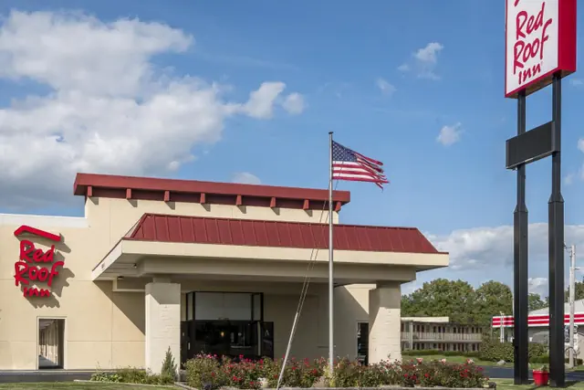 Photo 1 - Red Roof Inn Bloomington - Normal/University