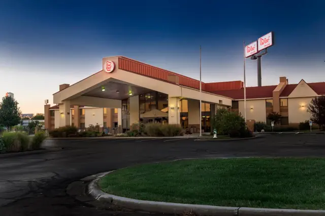 Photo 1 - Red Roof Inn & Suites Cincinnati North-Mason