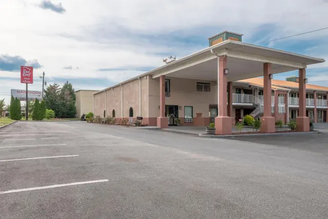 Photo 1 - Red Roof Inn & Suites Rome