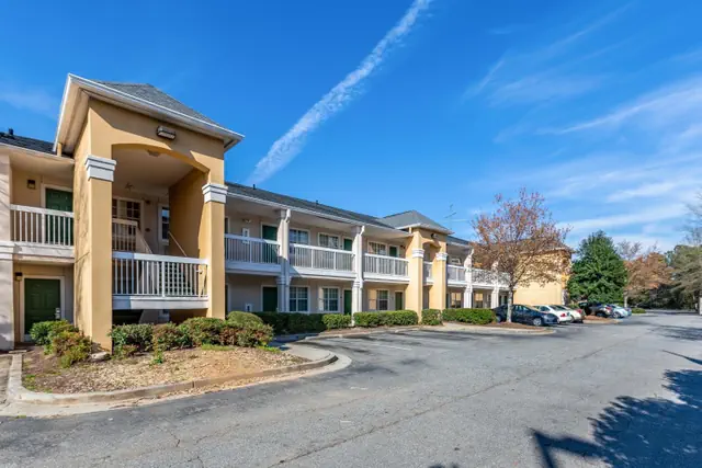 Photo 1 - HomeTowne Studios by Red Roof Atlanta - Peachtree Corners