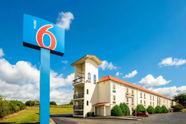 Photo 1 - Motel 6-Hazelwood, MO