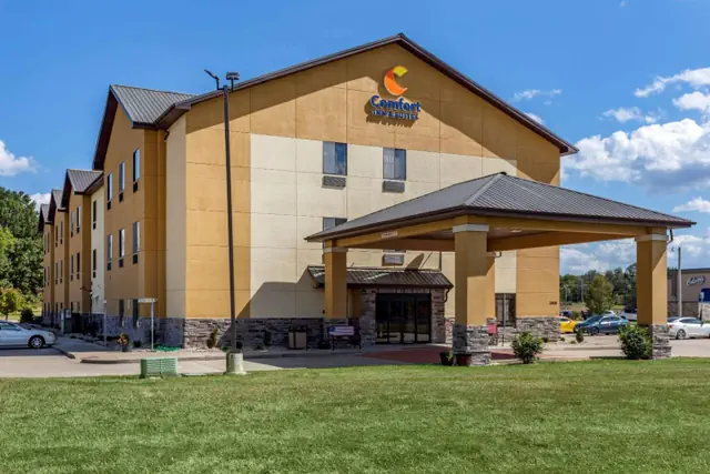 Photo 1 - Comfort Inn & Suites Carbondale University Area