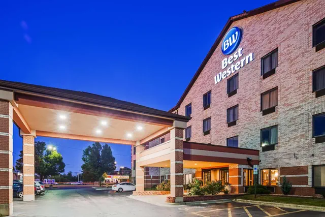 Photo 1 - Best Western Inn & Suites - Midway Airport