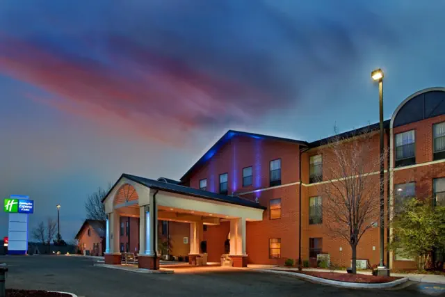 Photo 1 - Holiday Inn Express & Suites Batesville by IHG