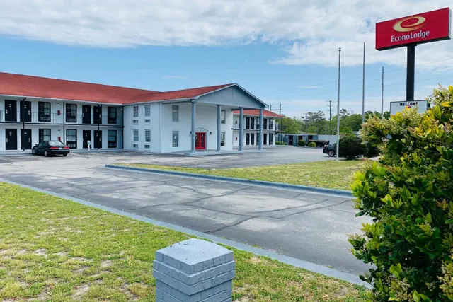 Photo 1 - Econo Lodge Crystal Coast