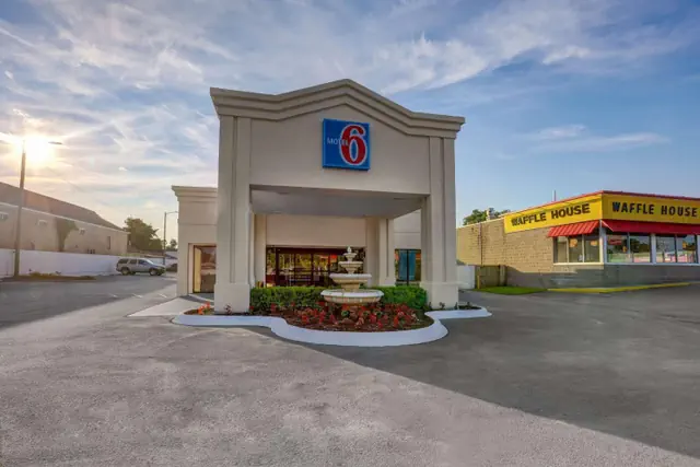 Photo 1 - Motel 6-Jacksonville, NC