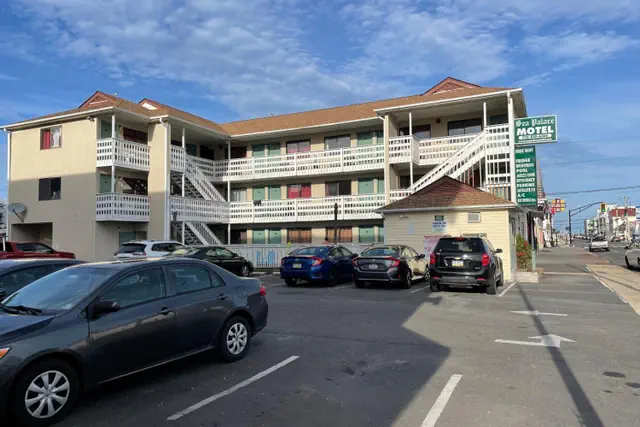 Photo 1 - Sea Palace Motel