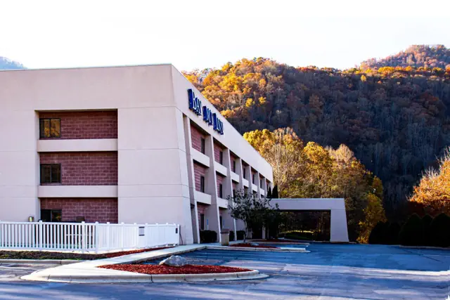 Photo 1 - Bay Mountain Inn Cherokee Smoky Mountains