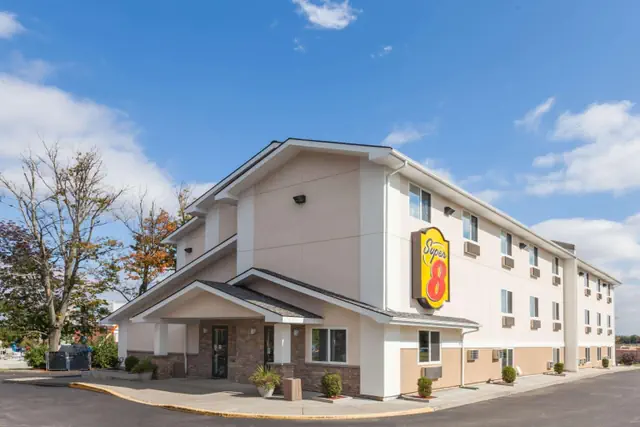 Photo 1 - Super 8 by Wyndham Latham - Albany Airport