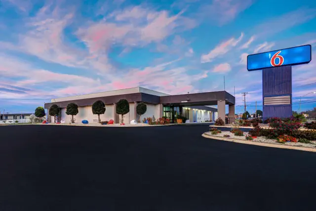 Photo 1 - Motel 6 Burlington