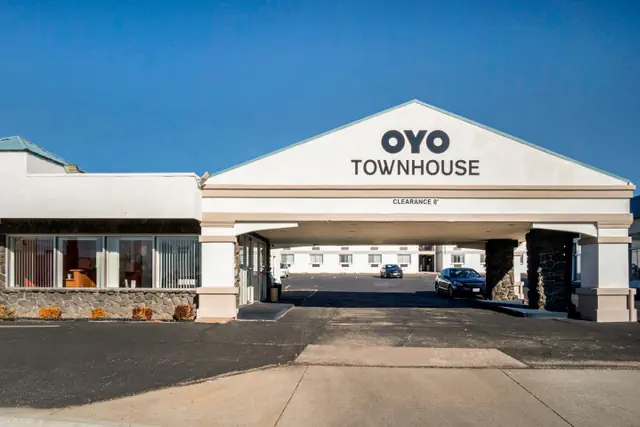 Photo 1 - Travelodge By Wyndham Dodge City KS