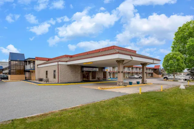 Photo 1 - Super 8 by Wyndham Perrysburg-Toledo