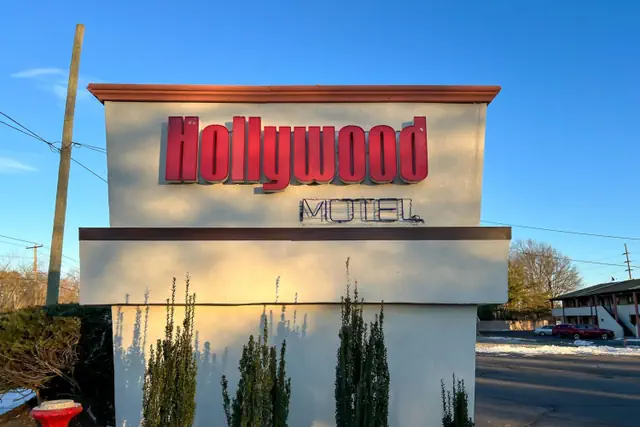 Photo 1 - Hollywood Motel