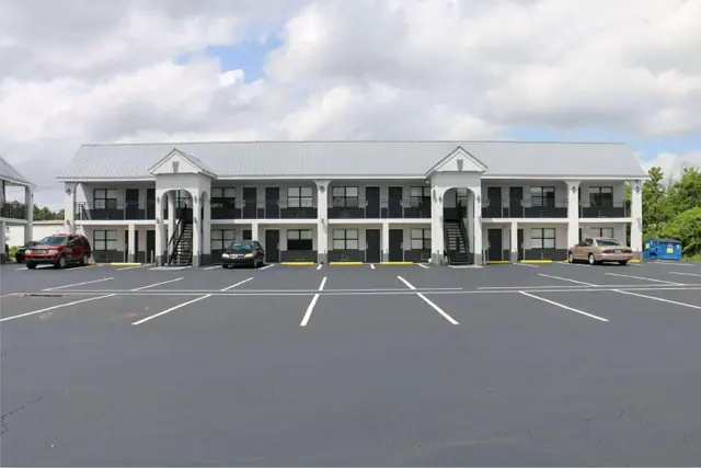 Photo 1 - Travelodge by Wyndham Calhoun South I-75