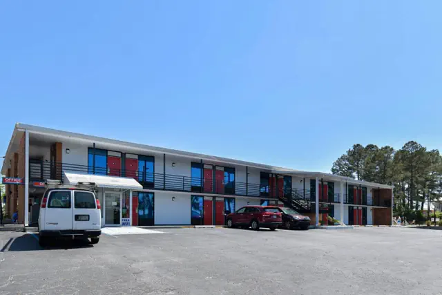 Photo 1 - OYO Hotel Valdosta GA I-75