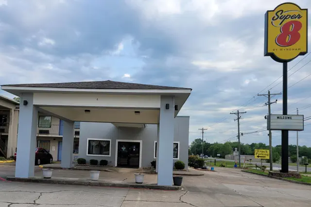 Photo 1 - Super 8 by Wyndham Arkadelphia Caddo Valley Area