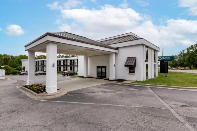 Photo 1 - Quality Inn - Roxboro South