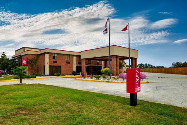 Photo 1 - Red Roof Inn & Suites Jacksonville, NC