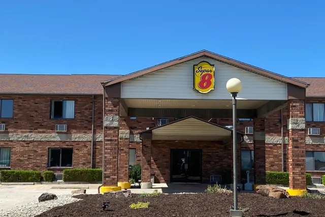 Photo 1 - Super 8 by Wyndham Independence KS