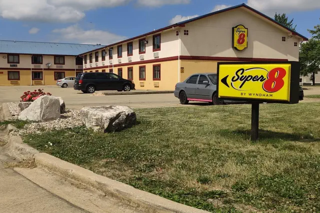 Photo 1 - Super 8 by Wyndham Champaign