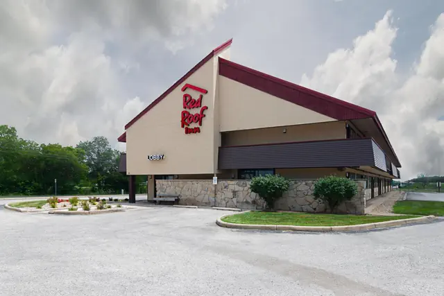 Photo 1 - Red Roof Inn Springfield, IL