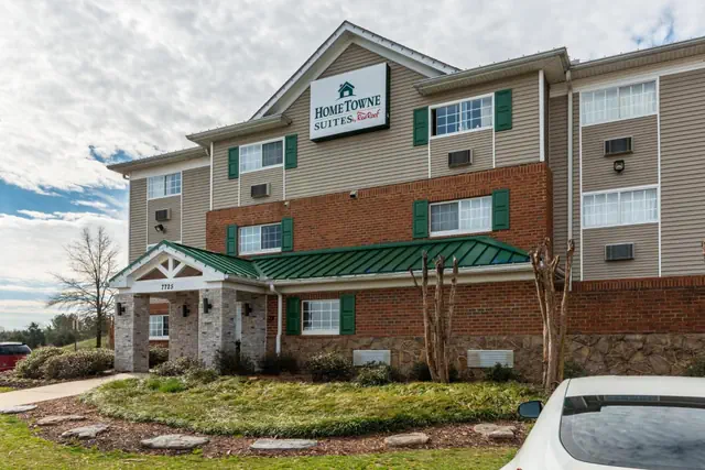 Photo 1 - HomeTowne Studios & Suites by Red Roof Charlotte - Concord