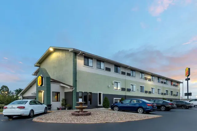 Photo 1 - Super 8 by Wyndham Kansas City at Barry Road/Airport