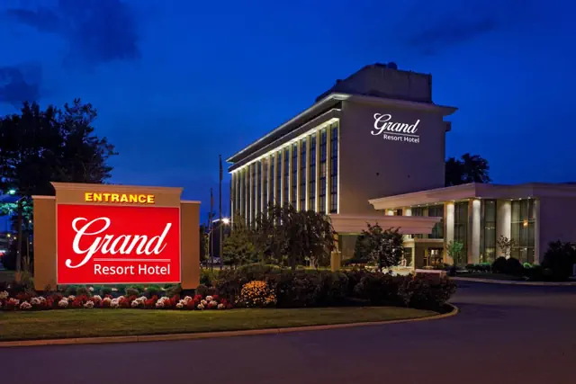 Photo 1 - Grand Laurel Hotel