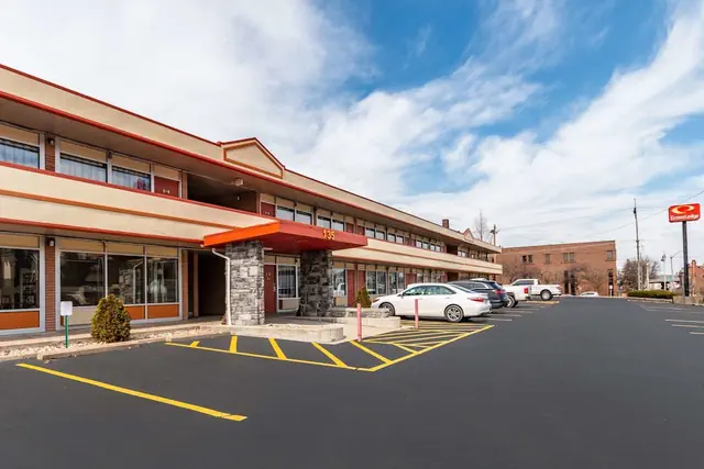 Photo 1 - Econo Lodge Zanesville Downtown