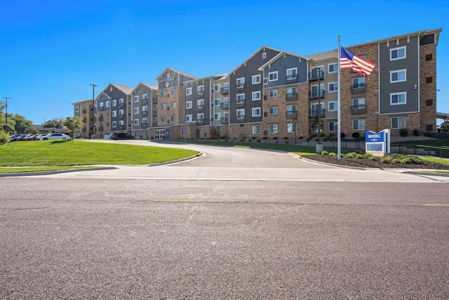 Photo 1 - WaterWalk Extended Stay by Wyndham Kansas City - Overland Pk