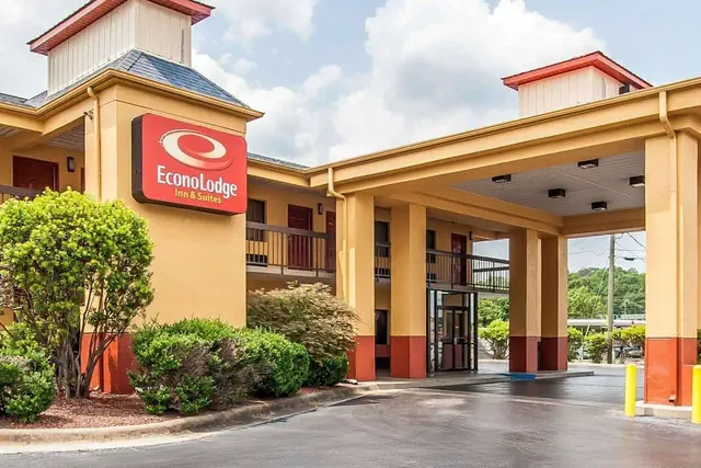 Photo 1 - Econo Lodge Inn & Suites Tuscaloosa I-20