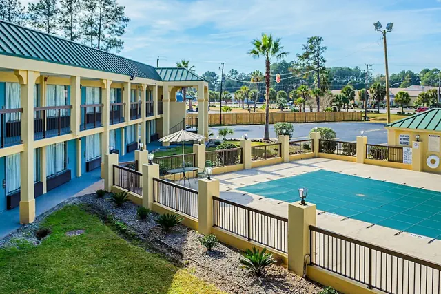 Photo 1 - Econo Lodge Inn & Suites Hardeeville I-95